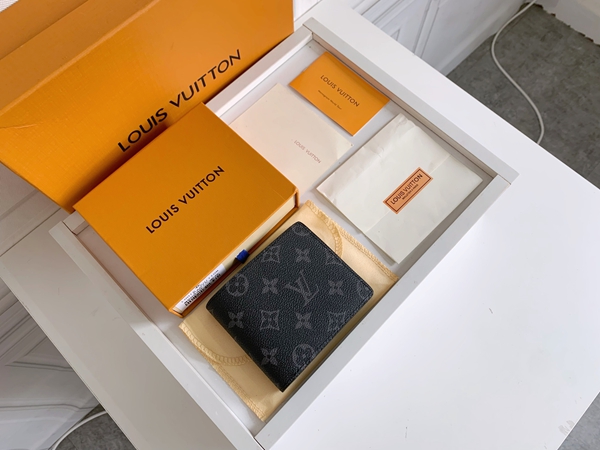 LVコピーウォレット着用イメージ